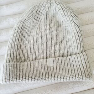 Lululemon Athletica Knit Beanie in Cream